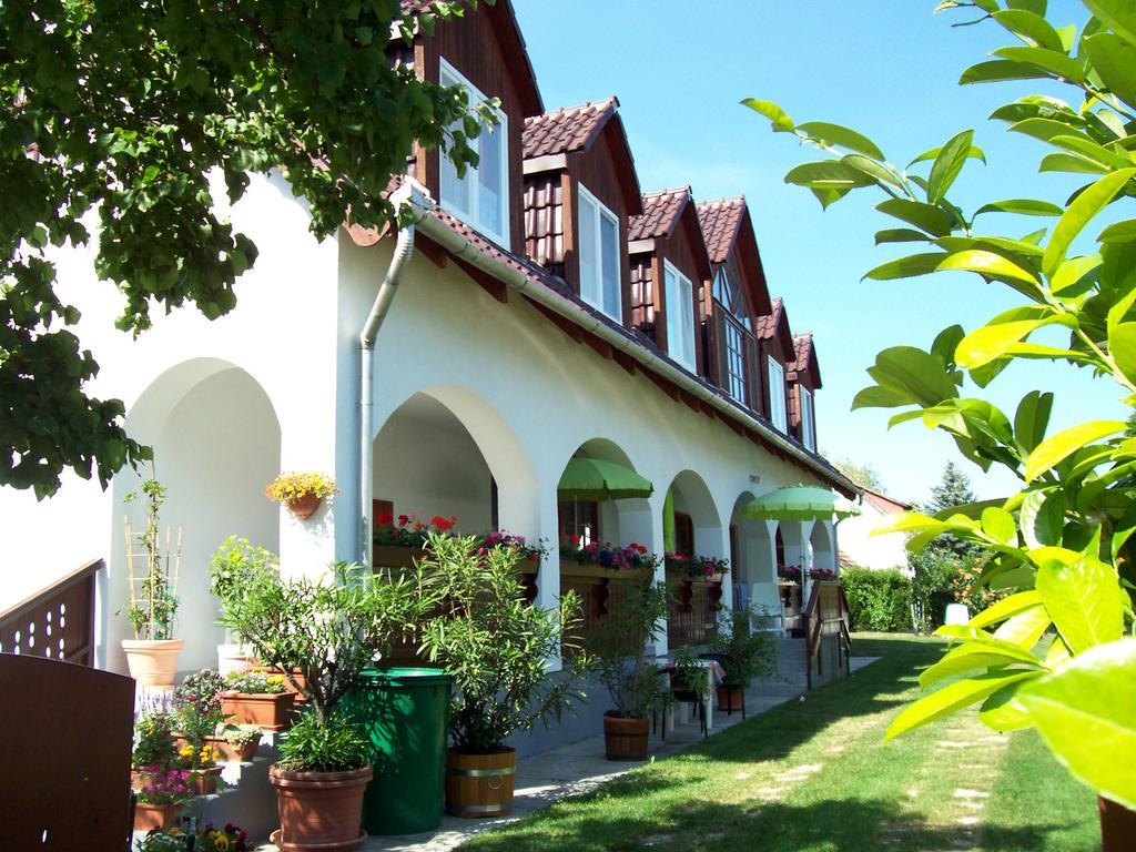 Ferienwohnung Haus Martha Balatonudvari Exterior foto